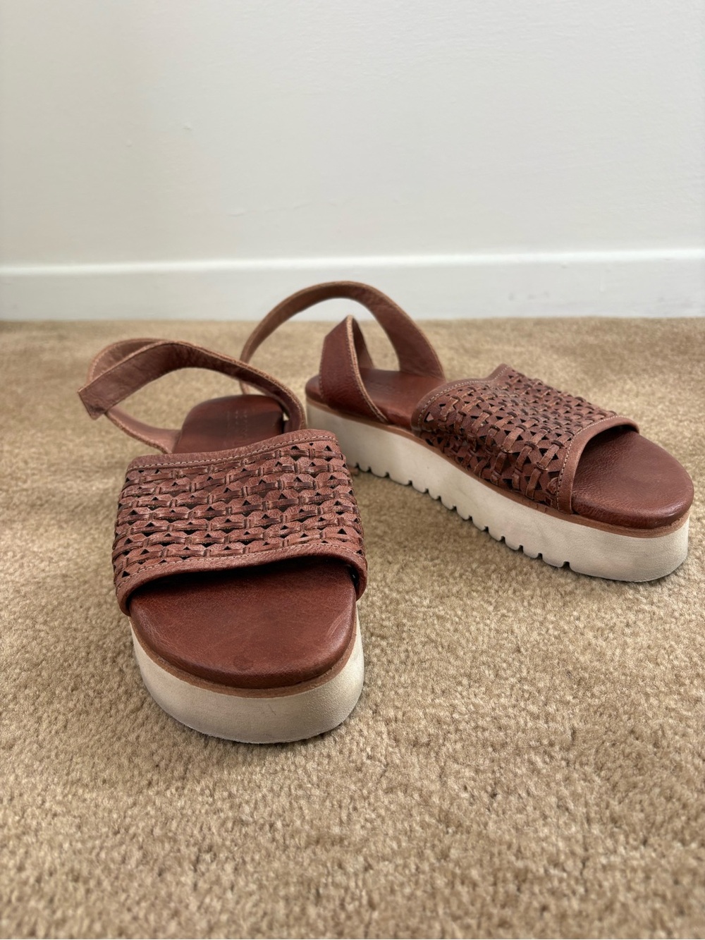 BedStu Platform Sandals